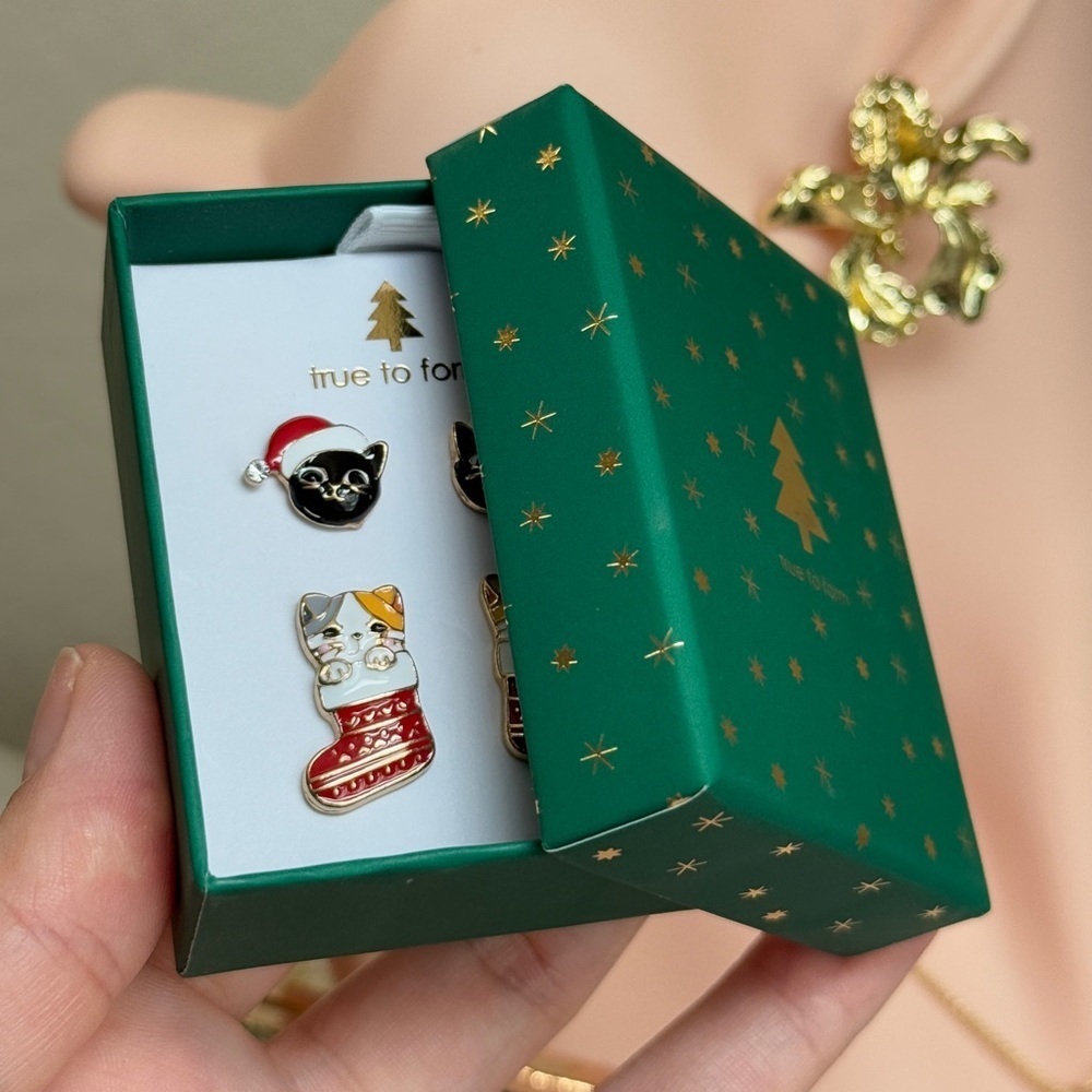 ⚜️True to Form | Cute Holiday Cat Earrings - 2 pair | With Original Box - Picture 4 of 5